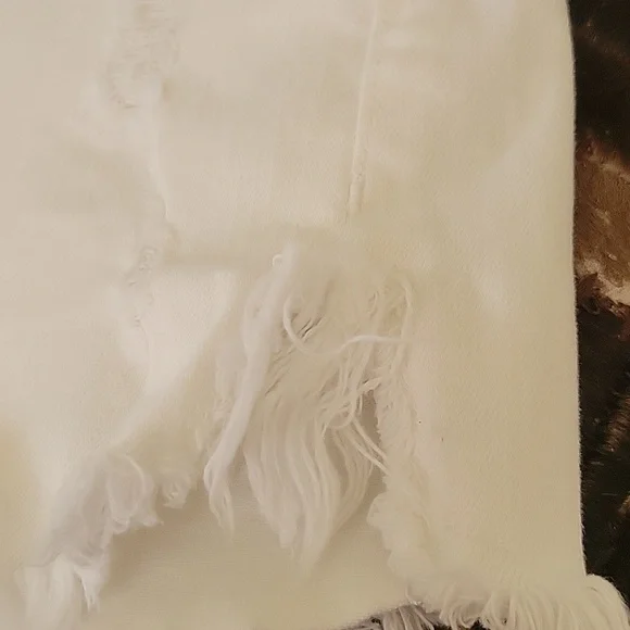 Victoria Secret High Rise, Distressed, White Denim Angel Wings Shorts Size 0 - Picture 12 of 12